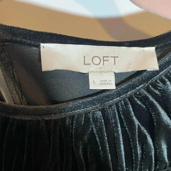 LOFT Black Velvet Top - Picture 4 of 6